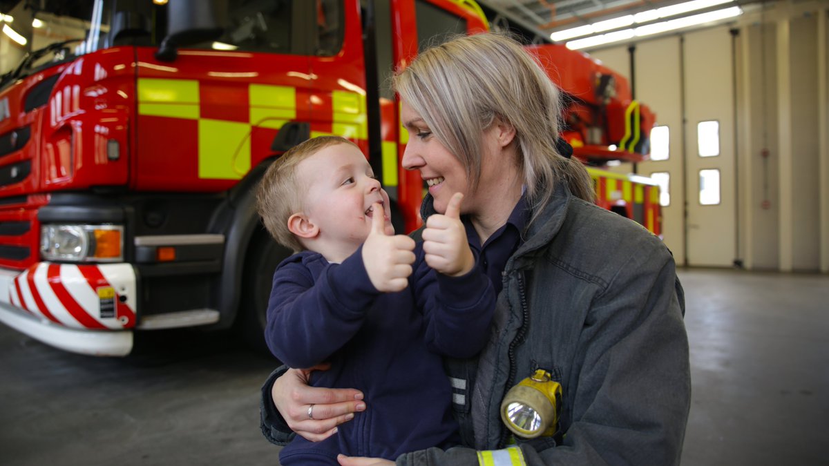 SYFR's tweet photo. We're using #InternationalWomensDay to highlight the fantastic contribution women make- together with their male colleagues- to make South Yorkshire safer and stronger. If you're interested in a career in the fire service, register your interest today https://t.co/PySKopmckQ  🚒 https://t.co/NfeJDIQNFY