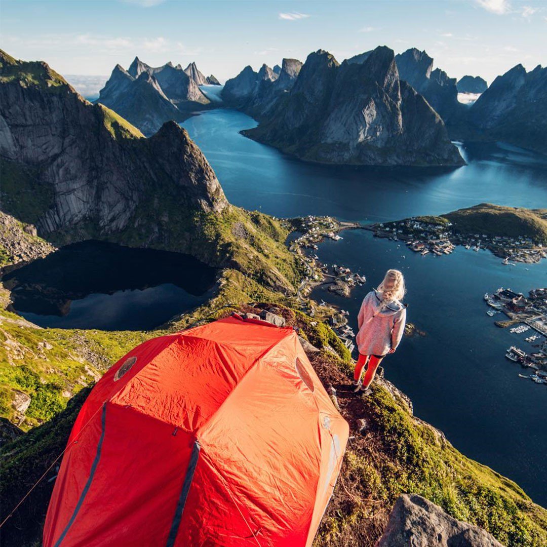 escapade_app's tweet photo. I heard someone say that summer is just around the corner... but the real question is how far is the corner?!😂 Visit the link in our bio to subscribe for info on even more breathtaking destinations!! 📸 @eljackson
#escapadeapp #travel #partytime #backpacking #travellust #summer https://t.co/TAMaqqyETS
