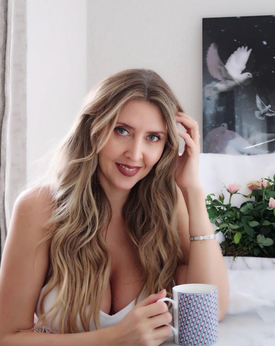 “It’s so important for me to have good energy in my apartment, whether it’s making sure there’s enough natural light, my favourite scents burning or some fresh flowers. As an interior designer I want to be constantly inspired by my surroundings” - Anna Grace Davidson
