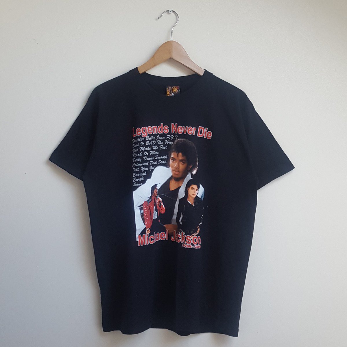 cwtd_'s tweet photo. Now available on Depop 
#vintage #retro #rare #unique #fashion #tshirt #vintageshop #vintageclothing #michaeljackson #depop https://t.co/yKcA61y8ed
