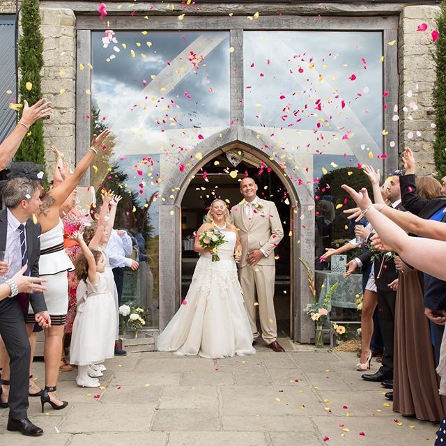 lemonhousephoto's tweet photo. Cripps Barn Wedding 🎩 👰💐#crippsbarn #lemonhouse #weddingphotographercotswolds #weddingphotographeruk #gloucestershireweddingphotographer #confetti #justmarried❤️ #brideandbride #weddingphotographer https://t.co/1AymbVKhKU https://t.co/0vH2ax9cK9