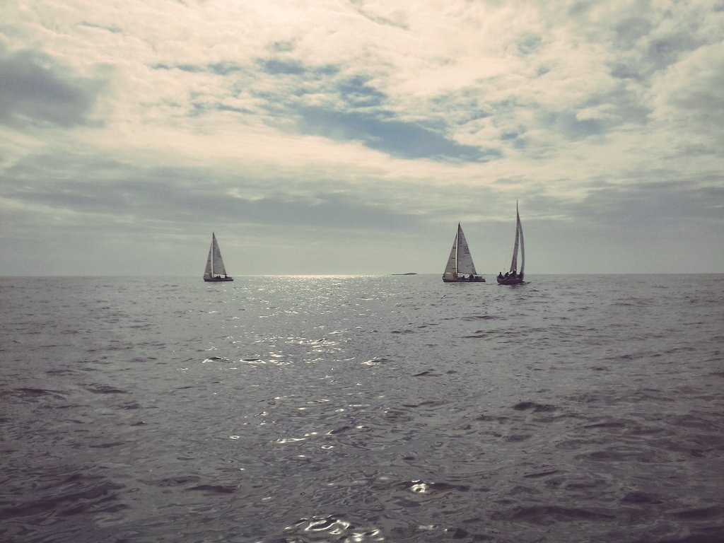 teamvoile_ecn's tweet photo. Le Team Voile @CentraleNantes sous le soleil de @pornichet44 à l'entraînement hebdomadaire pour le @spiOF et la @ccedhec ! 🌞⛵
#ShakeTheFuture #SailTheFuture https://t.co/DkuRN4Gw0f