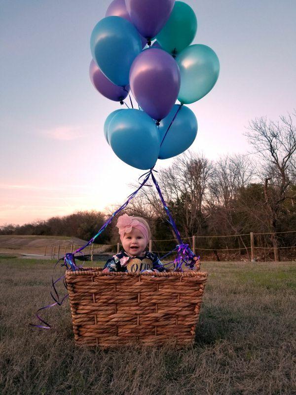 rchilcote89's tweet photo. A year??? Where has the time gone! I love this girl more than air!! #firstbirthdayshoot #sweetgirl #wereinthistogether https://t.co/cNVIECKten