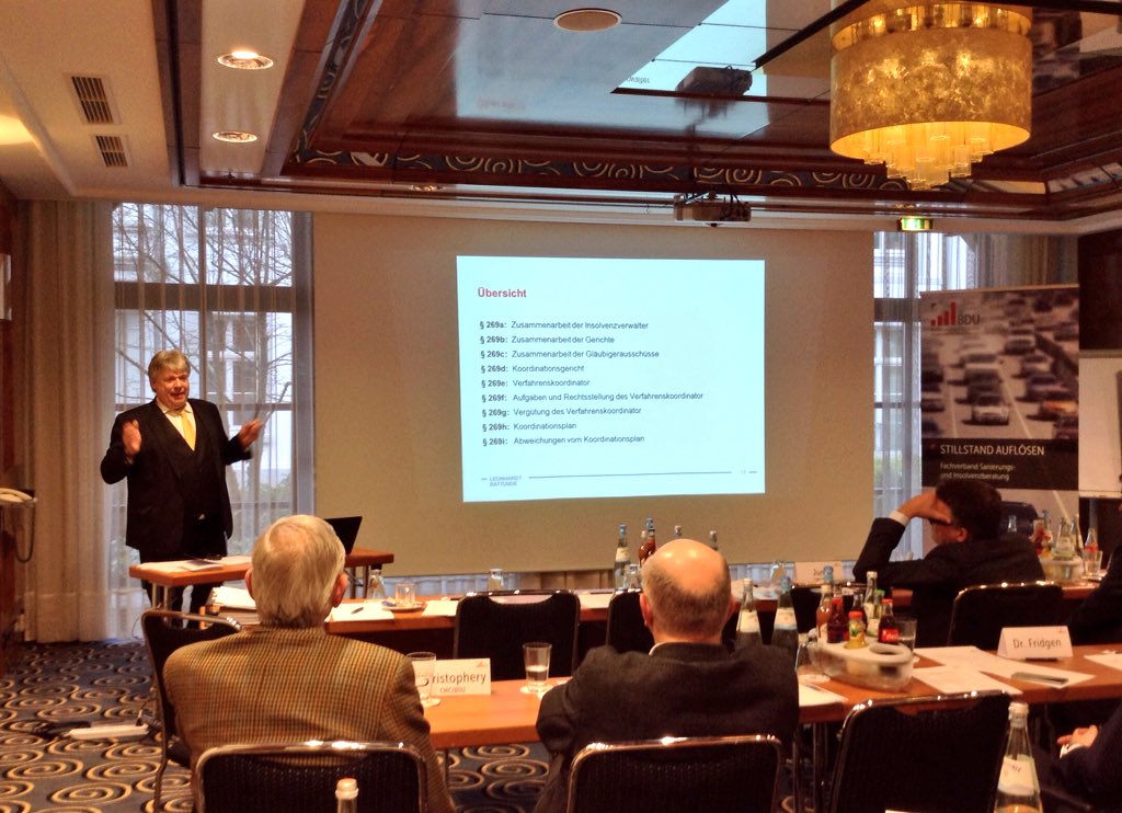 BDU_eV's tweet photo. Prof. Rolf Rattunde zum Konzerninsolvenzrecht bei der Fachverbandssitzung Sanierungs- und Insolvenzberatung des #BDU_eV https://t.co/2bFanKFUlM