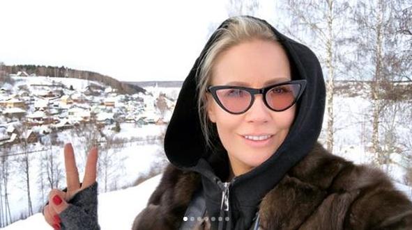 Телеведущая Лена Летучая приехала отмечать 8 Марта в Плёс ivanovonews.ru/news/893827/ И устроила для своих подписчиков в Instagram конкурс