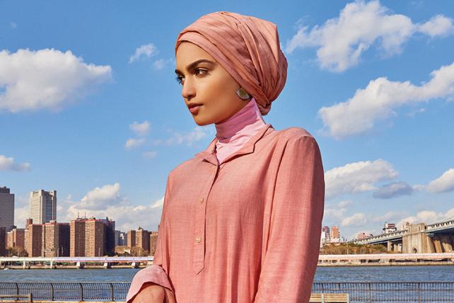 MedillJIMC's tweet photo. “Prior to 2015, Muslim consumers were a largely ignored segment in mass-market retail.” But this is not true anymore. Read how well-known brands like Macy’s, Adidas and Nike have started to embrace a #marketsegment that was once ignored by most brands. 
https://t.co/khpFTF6fL9 https://t.co/RZbAhPrmq2