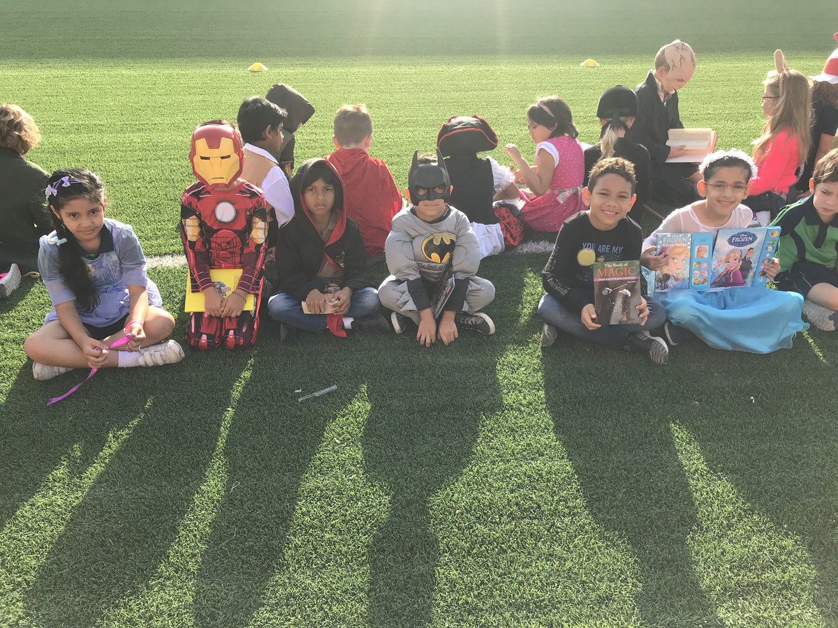 ms_gr8's tweet image. We dressed up as our favourite book character to celebrate our l😍ve for reading #BeHappyBeGCS #gcsbookweek