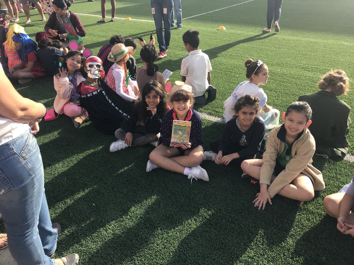 ms_gr8's tweet image. We dressed up as our favourite book character to celebrate our l😍ve for reading #BeHappyBeGCS #gcsbookweek