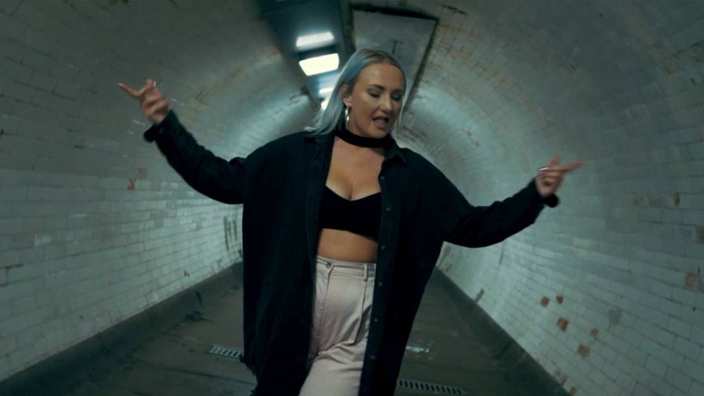 Harleewood_'s tweet image. #VannDigital #VannDigital #Video: Juan Donovan feat. Danni Jackson - Chains (@JuanDonovan @IAmDanniJ @2SPR) dlvr.it/QKDjg6 via @VannDigital