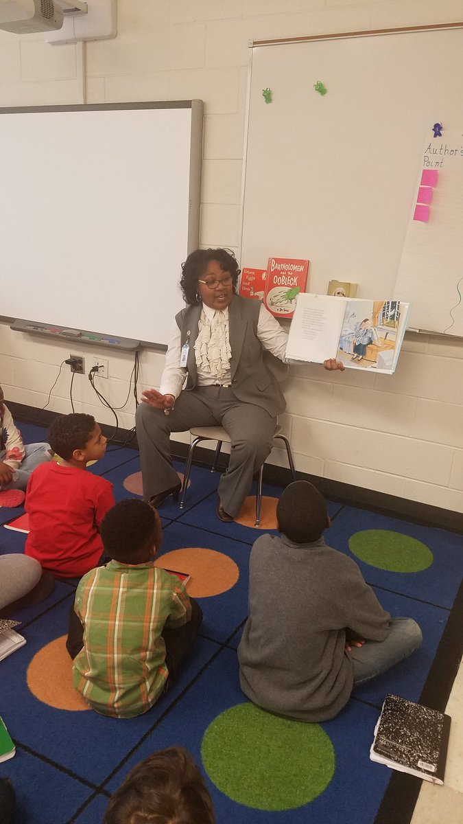 Sherika_Atk's tweet photo. Thank you @mellottahill1 for coming out and reading to our students...they really enjoyed it #loveyouforever @CumberlandRoad https://t.co/oe90yAnvsZ