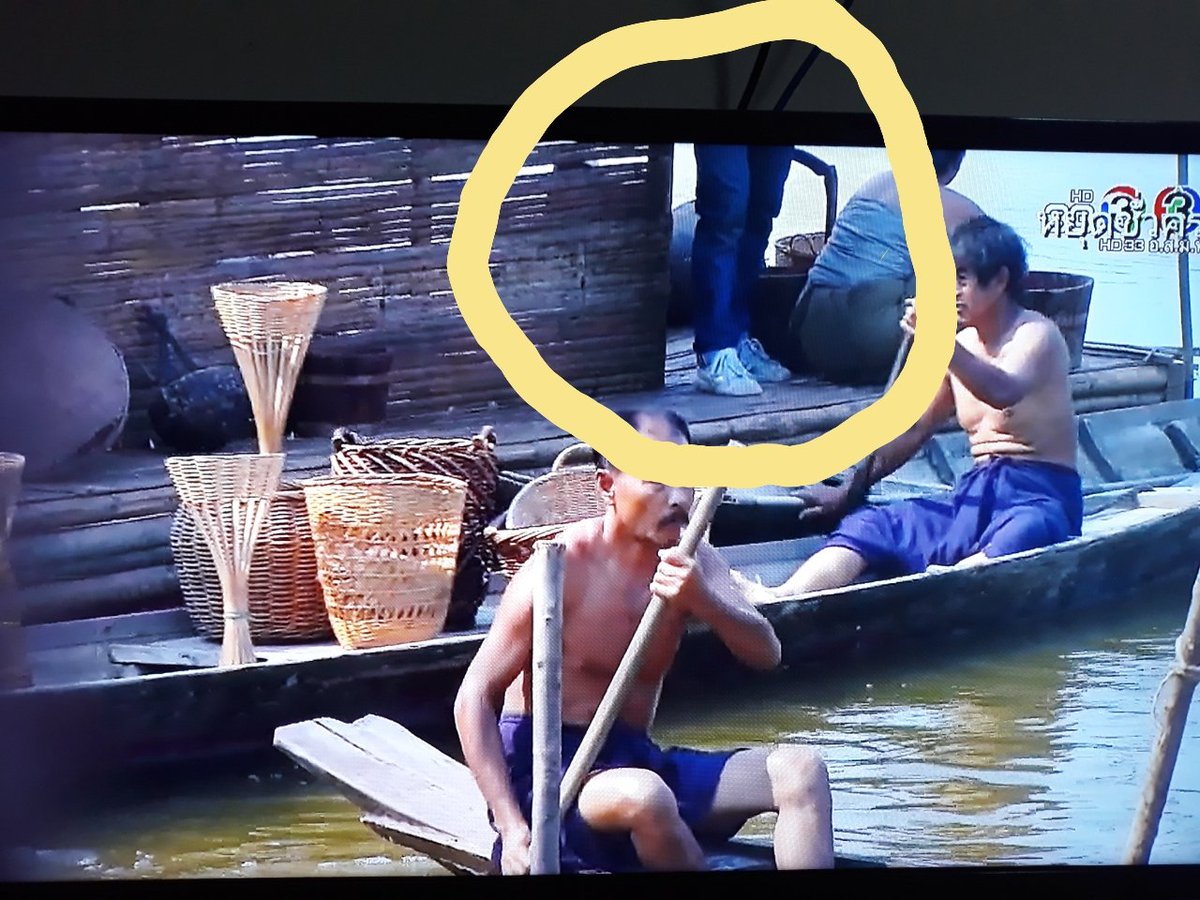 pikul_oldlady's tweet photo. ข้าเพิ่งรู้ว่าสมัยอโยธยา เจริญรุ่งเรืองจริงๆ มีรองเท้าผ้าใบกับกางเกงยีนส์ใส่เสียด้วยนะเจ้าคะ🤣🤣🤣🤣🤣🤣 #บุพเพสันนิวาส https://t.co/lhS91eJEyW