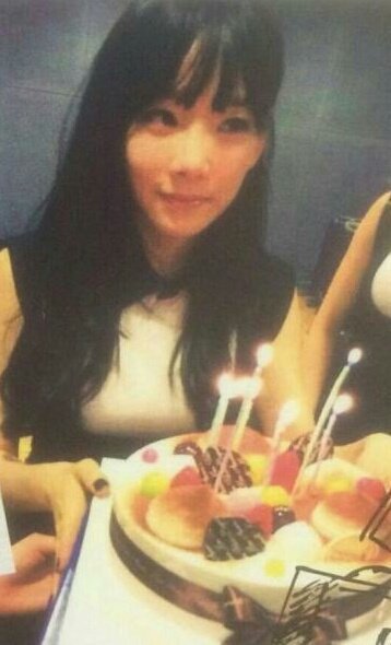 taeyeonlq's tweet photo. happy birthday to this amazing person and human being. all the love in the world for you honey 'cause you deserve it 💜🎉🎂 #HappyTaeyeonDay https://t.co/H120XxJE43