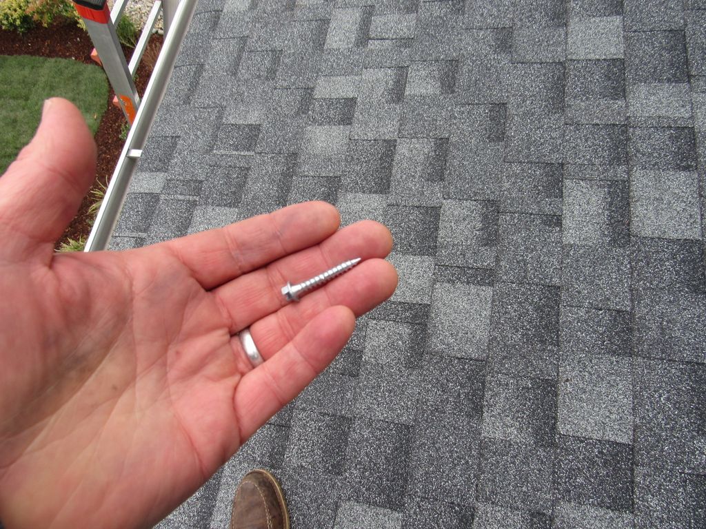 DylanChalk1's tweet image. New construction: clean all the fasteners and construction debris off of the roof. #safetyhazard #candamagetheroof #homeinspection