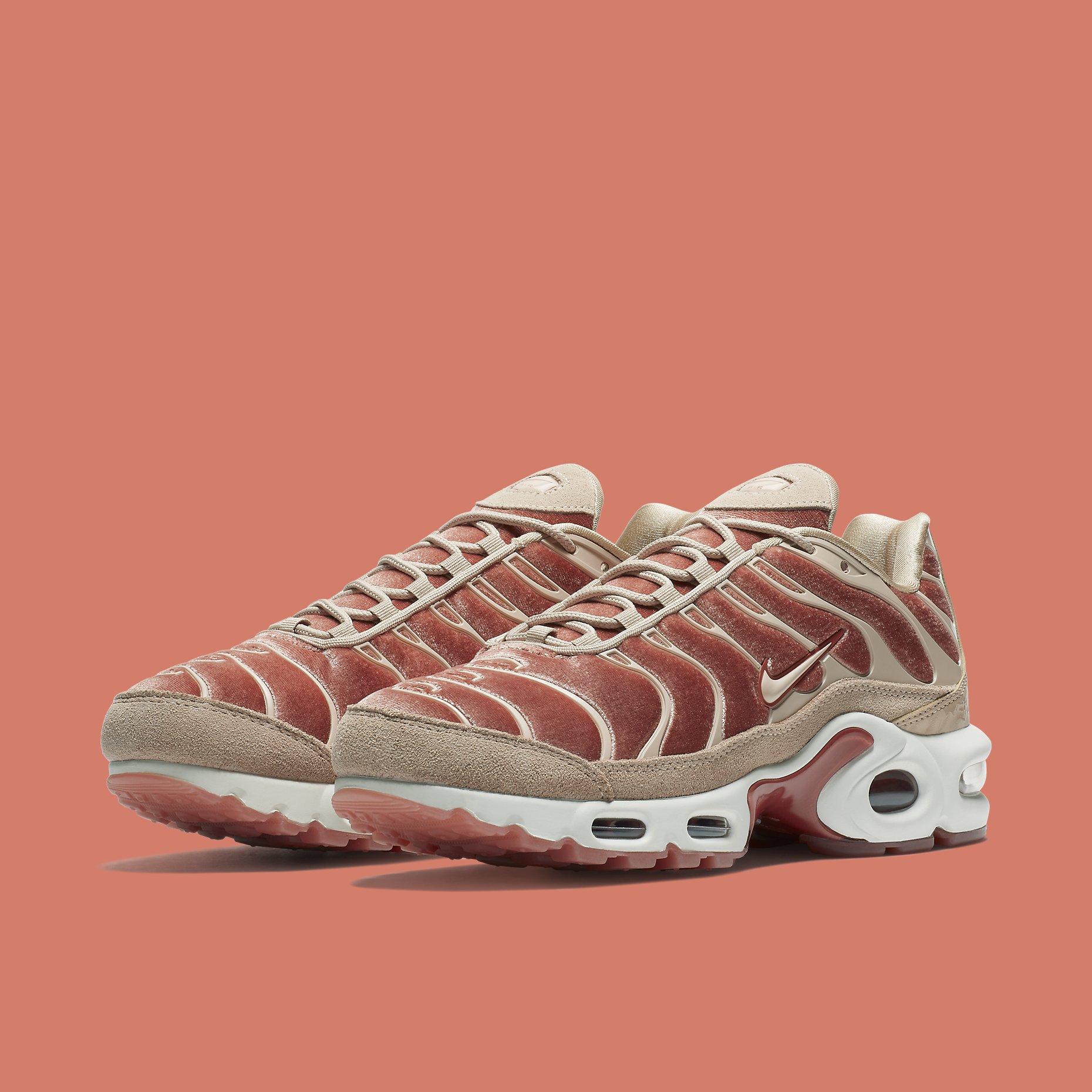 champs sports nike air max plus