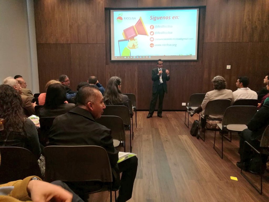 crepic's tweet photo. Director de Investigación Científica de @Colciencias , #EduardoRojas , dio apertura en #Bogotá a la socialización de resultados de @RedRicclisa , proyecto sobre #CambioClimático en el que se trabajó de la mano con @crepic en Valle, Cauca y Eje Cafetero https://t.co/kQSEK3k3rW
