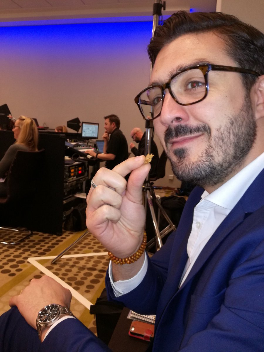 niamh_michail's tweet photo. Sustainable eating! Tucking into some insect-based cracker bread at #ProteinVision https://t.co/hxqA9xfWDg