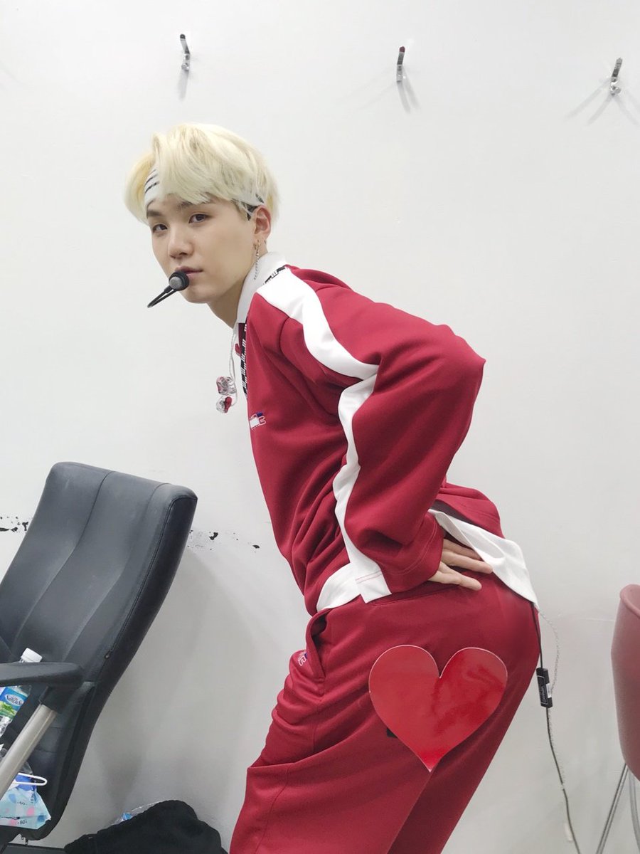 Ngocha2k3's tweet photo. @bts_bighit Happy birthday Min Yoongi💓💓💓 https://t.co/vU26zjlci1