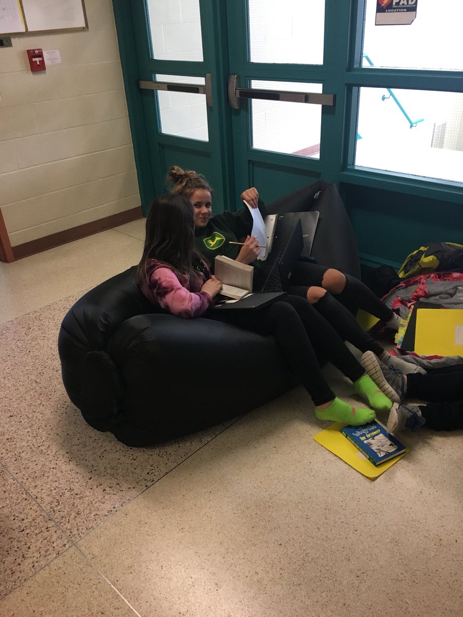 Students getting comfy in Baggy Mcbags while reading! <a href="/AndreaMcCabe2/">Andrea [McCabe]O’Leary</a> <a href="/RidgewoodPS/">RidgewoodPS</a>