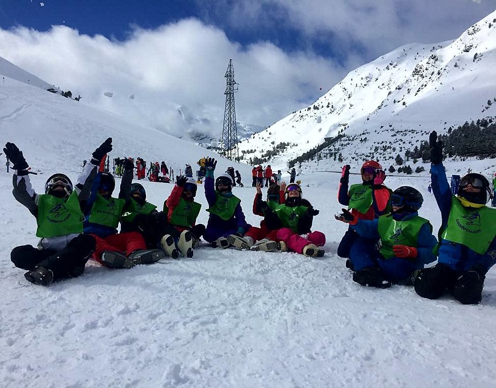 TQuevedoCoslada's tweet photo. Cuarto día de nuestros alumnos de 6º en Astún. Cada día un poquito mejor...😀 ¡Bonito día! https://t.co/ZcL2cBH1gv