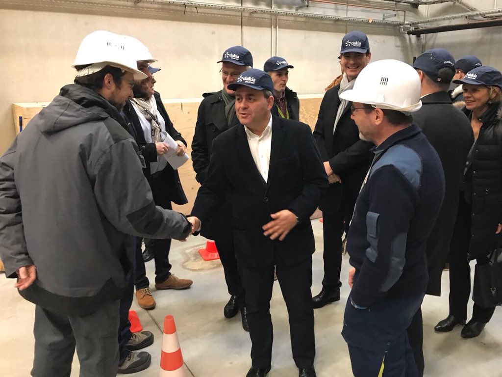 xavierbertrand's tweet photo. Visite du campus @Dalkia à Lomme, qui forme des professionnels et des apprentis aux métiers de l’#énergie. Des #formations soutenues par la Région @hautsdefrance qui ne manquent pas de débouchés ! @J_B_Levy https://t.co/ykt8C8XWGJ