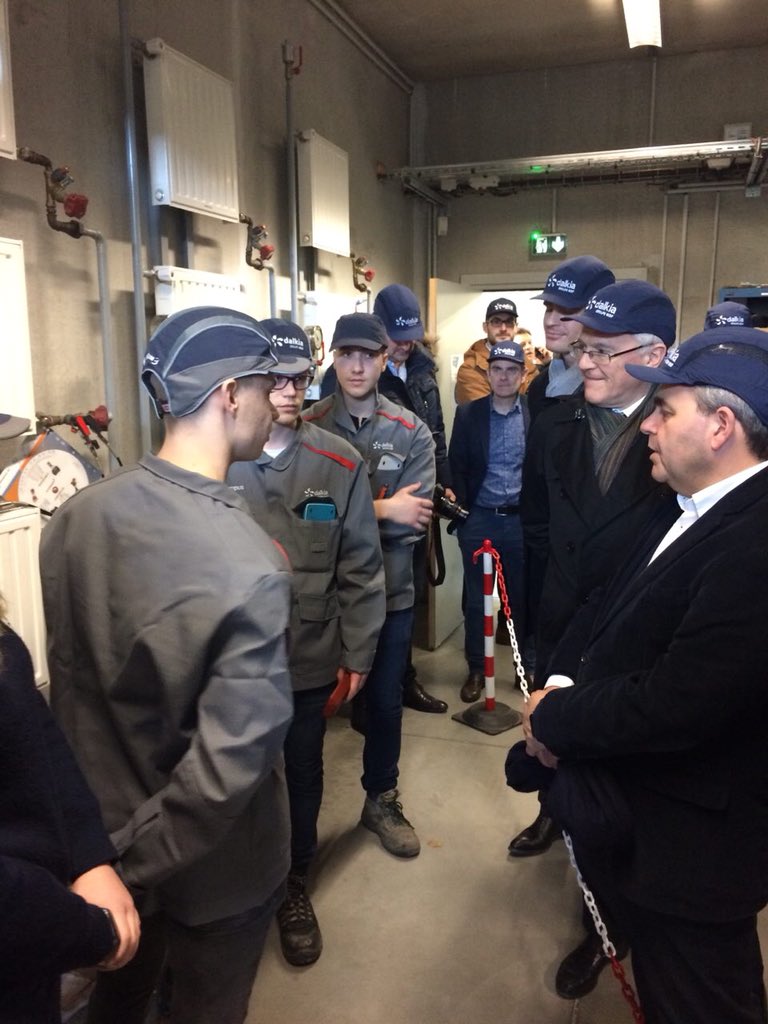 xavierbertrand's tweet photo. Visite du campus @Dalkia à Lomme, qui forme des professionnels et des apprentis aux métiers de l’#énergie. Des #formations soutenues par la Région @hautsdefrance qui ne manquent pas de débouchés ! @J_B_Levy https://t.co/ykt8C8XWGJ