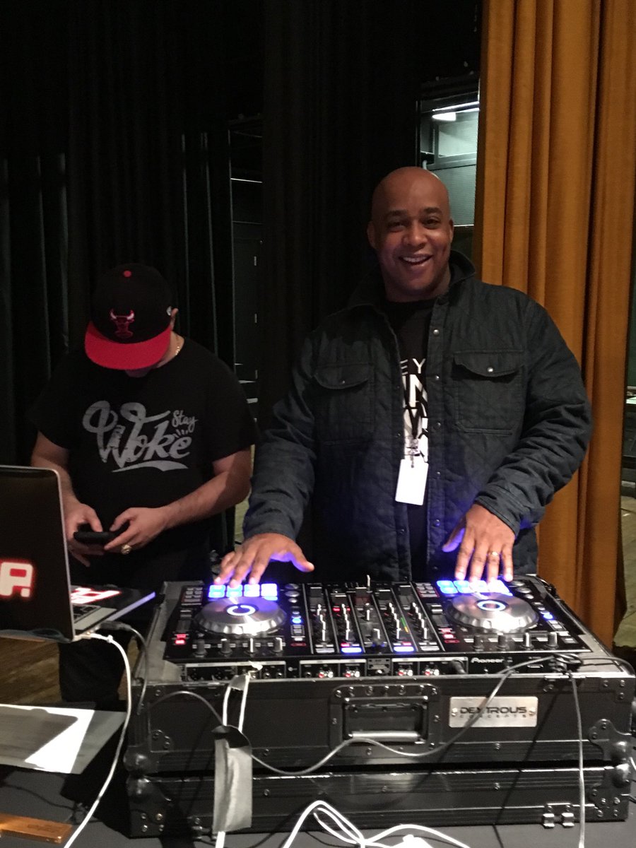OakdalePark_MS's tweet photo. Mr. pierce doing his thing at the dj workshop with @DJPOWERMUSIC #hiphopsteam https://t.co/0AGSsTe1nR