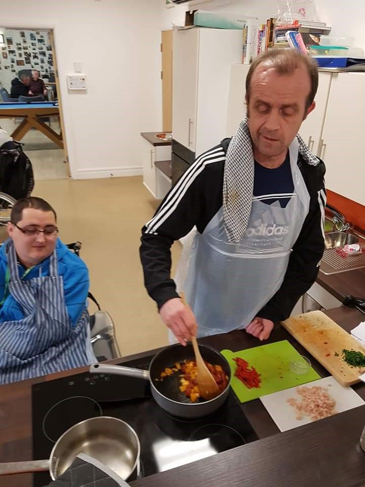 Dirrans_centre's tweet photo. Our cook school working to make a lunch of prawn, chorizo and spinach pasta with roasted red pepper sauce made from scratch.  Prepped using fresh ingredients and it tasted delicious! Well done  all! 🍴🥘👍#dirranskitchen https://t.co/5GhH1E0MY5