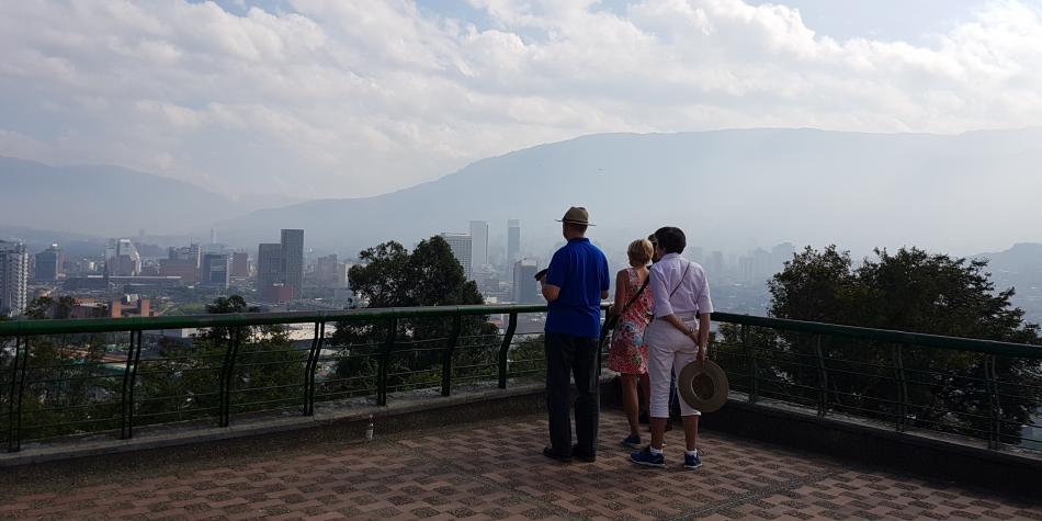 nbnoticiascom's tweet photo. Estaciones que miden el aire en Medellín pasaron de rojo a amarillo https://t.co/RB3EAhOdkj https://t.co/PDmNUcNj5g