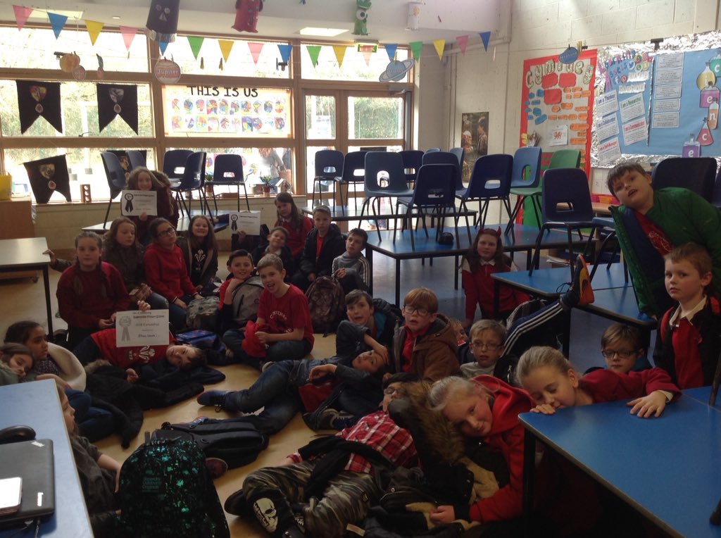 MissGibbsRog's tweet photo. 5LG hot and tired after an exciting day of Eisteddfod prep! Da iawn Ty Coch! https://t.co/WfWRy09ACy