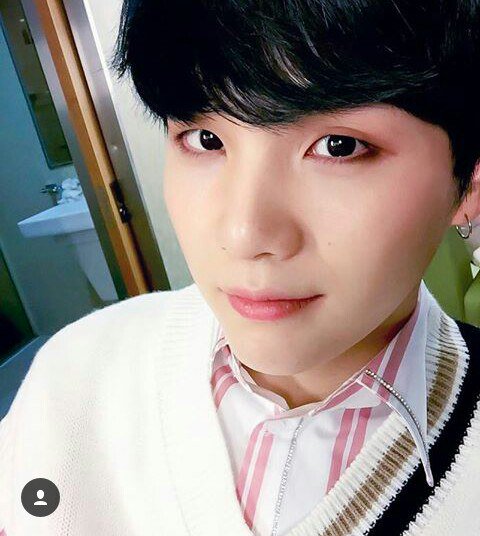 kz_bitsh's tweet photo. My sweet 😻😻😻❤

#GeniusYoongiDay 
#HappyYoongiDay
#BTS #ARMY https://t.co/oEdZQxJXkE