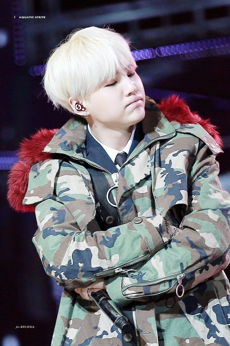 itzaakook's tweet image. Mi amor por ti es más allá de ser feliz por tus logros y buenos momentos, mi amor por ti es sentir tu tristeza, entender tus derrotas, sentarme contigo en tus caídas y siempre, sin lugar a dudas apoyarte miéntras te levantas y demuestras que eres fuerte. #슈가생일ㅊㅋ