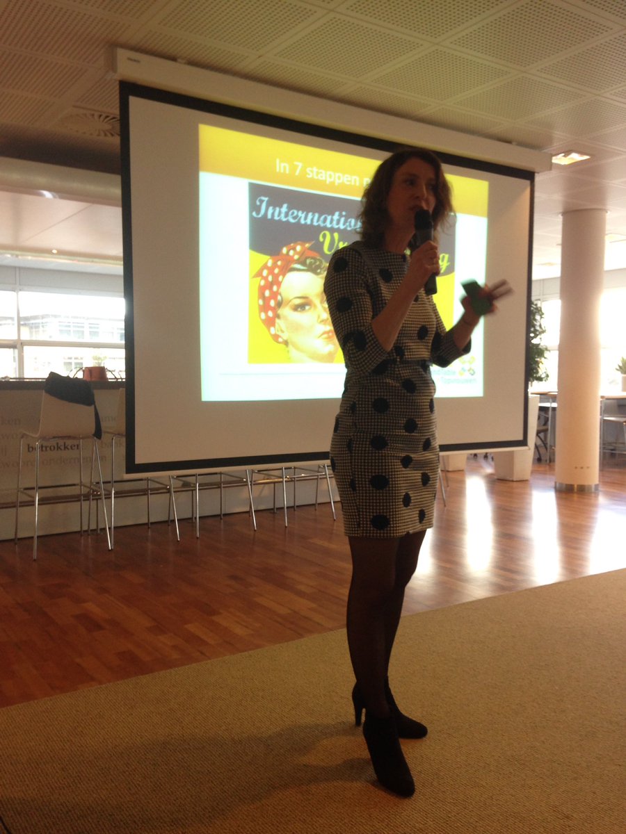 WandaVlug's tweet photo. In 7 stappen naar de TOP. Inspirerende lezing met praktische tips door @AnnetteOnrust #IWD2018 
#wijzijngelijkwaardig bij @RaboGVS https://t.co/DwaIGrjQoT