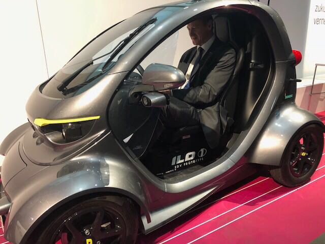 marcus_zwick's tweet photo. Together with @MUC_Airport, @SiemensMobility develops a safe and efficient autonomous driving system - also, our @Siemens CTO @BuschRo likes our approach 🙂 https://t.co/MLFXJTNcP0