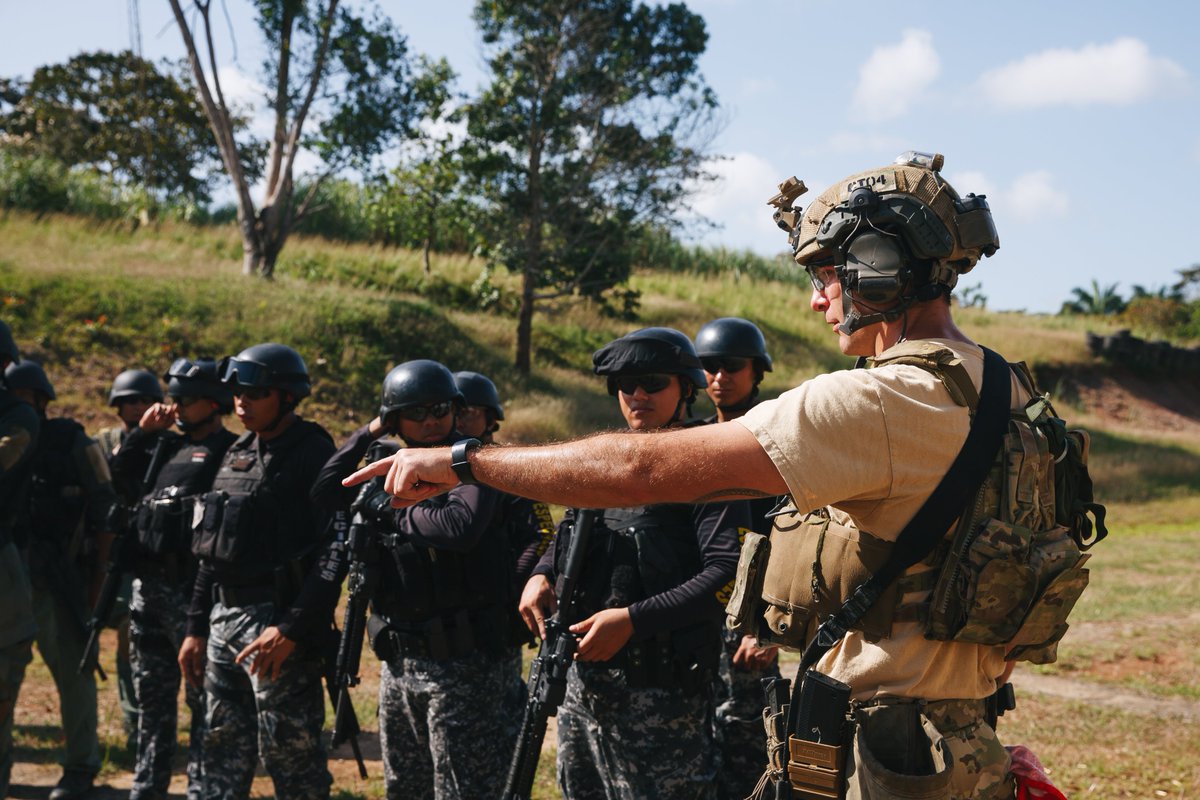 U.S. #SOF and Panamanian security counterparts culminated a month-long training exchange last month in #Panama. #ReadyForces.   
Read more here: dvidshub.net/r/vdmbp4