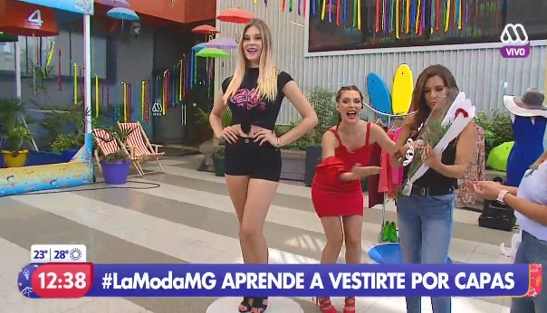 MuchoGustoMEGA's tweet photo. @EugenialemosOK enseña cómo vestirse POR CAPAS en #LaModaMG ¡Sigue sus mejores tips en el #MuchoGusto! https://t.co/IoP4We32Zb