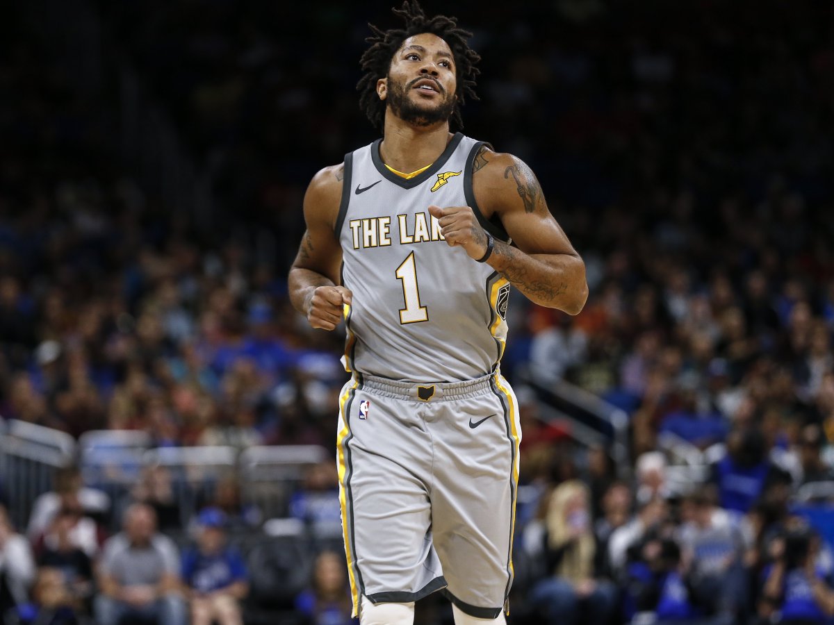 BleacherReport's tweet photo. Derrick Rose to sign with the Timberwolves for the rest of the season, per @wojespn https://t.co/264IcYWecg