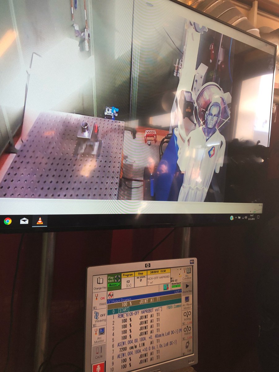 ArjenVerkaik's tweet photo. Zojuist de lasrobot van Haprotech in gebruik gesteld en daarmee de aftrap gegeven voor het Velsens mkb innovatiefonds. Innovatie bij bedrijfsleven ter versterking van de toekomstige werkgelegenheid. Fijn dat dat kan in #Velsen https://t.co/Eb6Fylxb1Q
