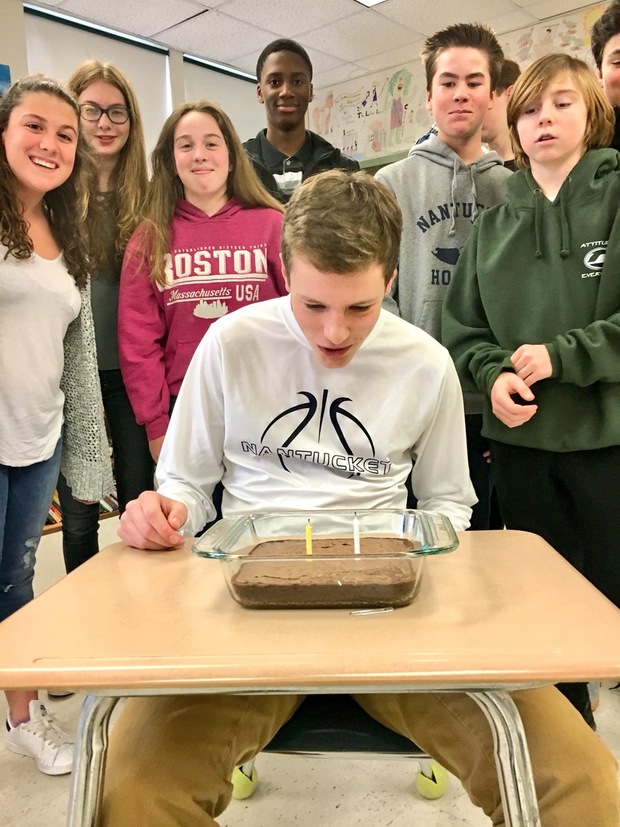 reinemoreads's tweet photo. #makeawish #makingmemories #102point0 https://t.co/su4wRRrf2P