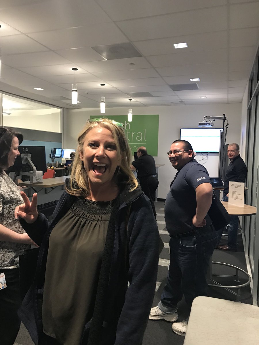 emcbphillips's tweet photo. Hangin in the IT Dept at Dell!! #iworkfordell #weworkfordell #itrocks https://t.co/Goie7BJR08