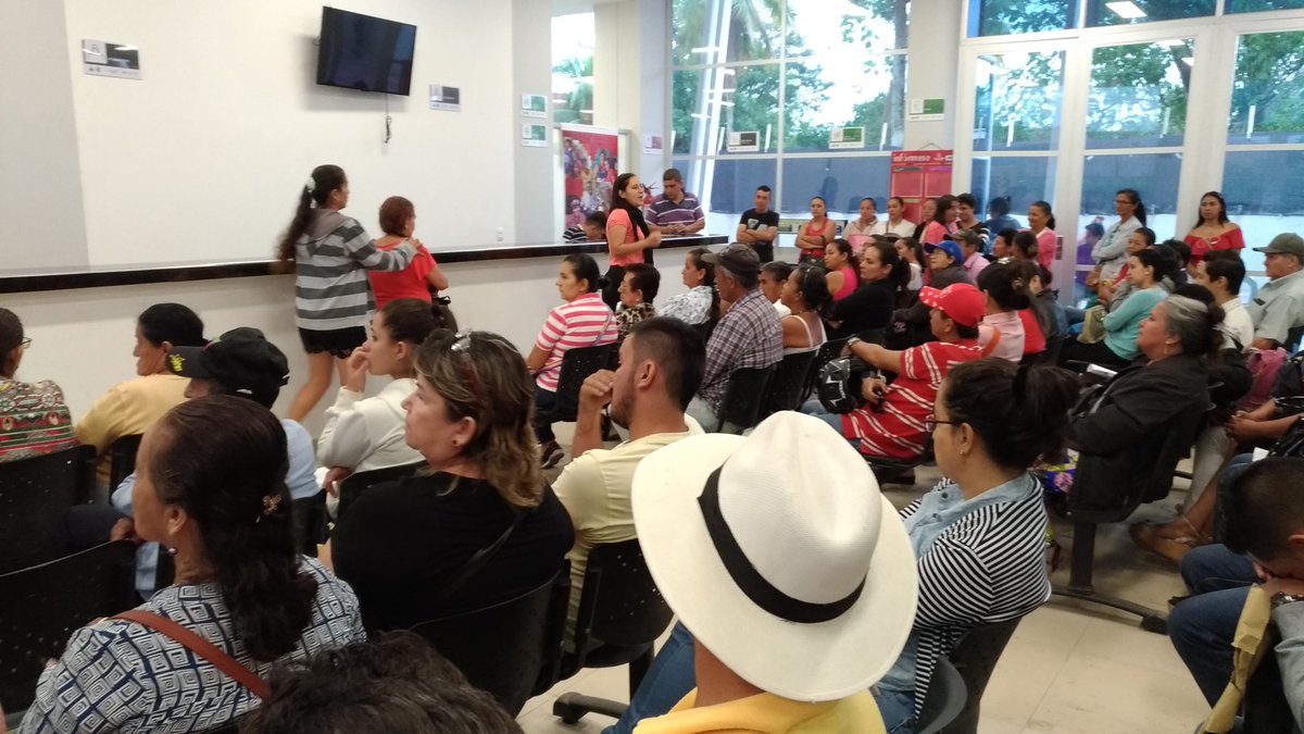 villavosocial's tweet photo. Haciendo un reconocimiento a las mujeres víctimas del conflicto armado, la Secretaría de Gestión Social y Participación Ciudadana realizó un acto de conmemoración en el Día Internacional de la Mujer, con estas guerreras que se han convertido en sobrevivientes. https://t.co/sVe0KpyIzf