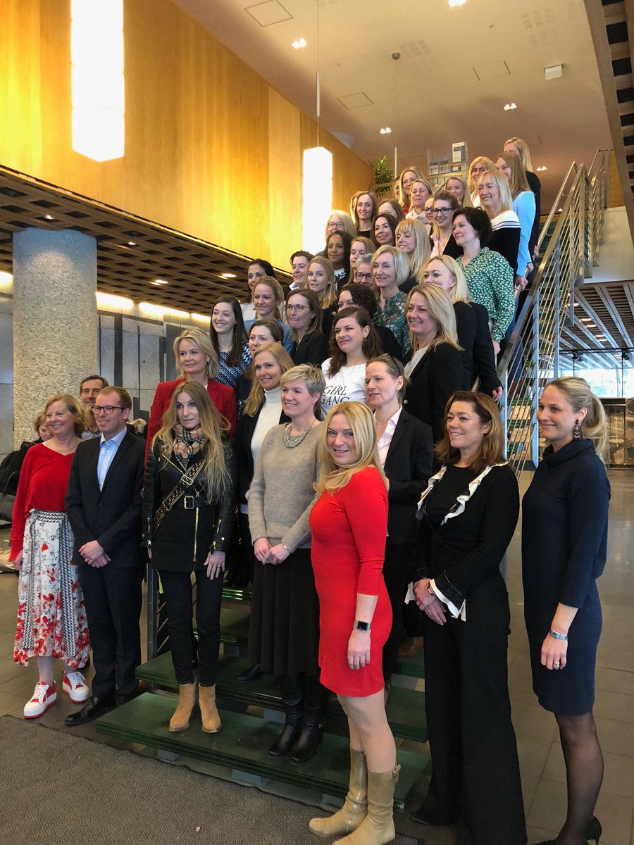 skogenlund's tweet photo. Når kvinner ikke velger teknologi, er det et tap for samfunnet. I morges hadde jeg gleden av å delta på @Abelia_NHO’s kåring av Norges 50 fremste #techkvinner. Disse håper jeg at kan motivere flere kvinner til å gå i samme retning. Gratulerer til dere alle! #kvinnedagen https://t.co/CJxp32me3A