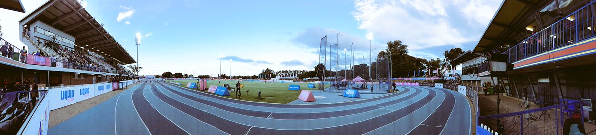 udocarelsesa's tweet photo. #AthleticsMagicMeets kicks off in 15min. U will find me in #Lane9 for @SPORTATSABC highlight:AnasoVGatlin & #Caster vs the clock. https://t.co/Z6172X0NOw
