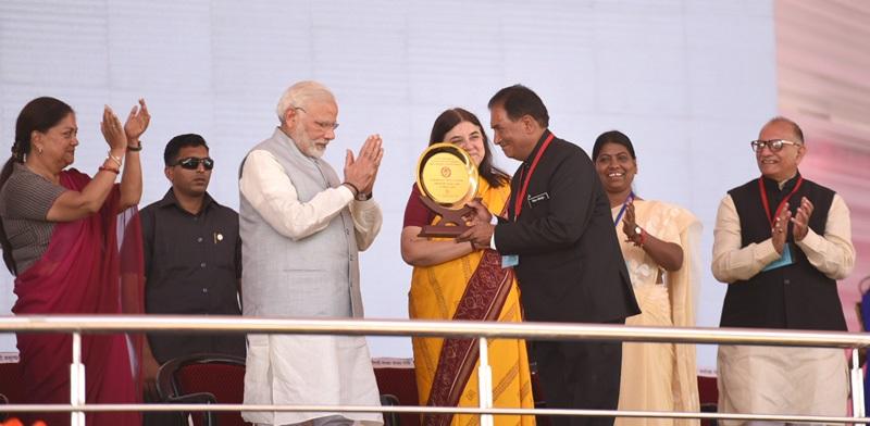 sauravsaha41's tweet image. PM @narendramodi has launched Expansion of #BetiBachaoBetiPadhao nationwide and National Nutrition Mission in Jhunjhunu,Rajasthan #ModiTransformsIndia