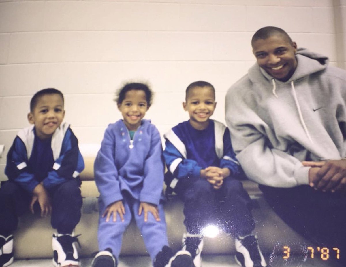 CoachDLip's tweet photo. #tbt My babies were always at the gym with me! 🏀 Even as adults, they all have jobs dealing with sports! 😉 #proudpapa #proudcoach #triplets #lipscombcrew #my3heartbeats https://t.co/TKd4unBV3P
