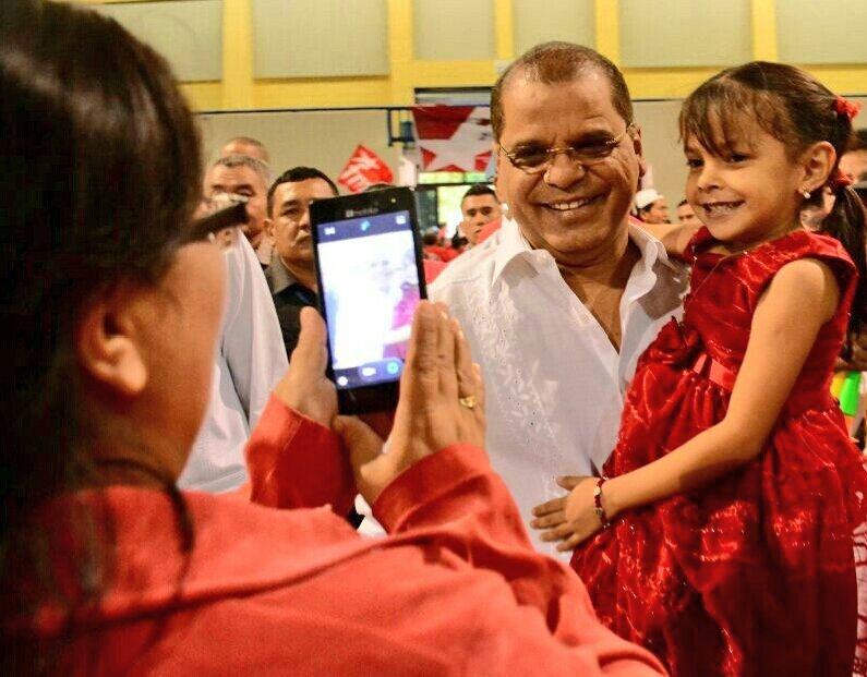En este #DiaInternacionalDeLaMujer  recordamos y reconocemos a las mujeres que lucharon por los derechos que ahora gozan las nuevas generaciones en el país y el mundo. Un abrazo enorme a las #salvadoreñas que a diario, desde sus trincheras, son el motor de sus familias y de #ESA.