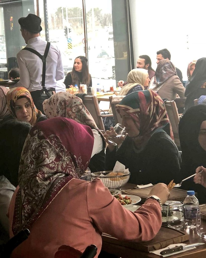 Safet steakhouse  8 Mart günü yoğunluğu...Zulüm altındaki kadınların ve Tüm Kadınların "Kadınlar Günü" Kutlu ve Mutlu Geçmesi Dileğiyle...