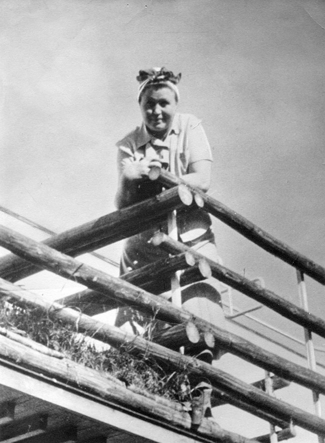 alejandrocsome's tweet photo. Aino Aalto

Arquitecta finlandesa. En 1932 Aino venció a Alvar Aalto, su compañero de vida y de profesión, en una competición de diseño gracias a sus famosos 'Aalto Glasses' , que también ganaron la medalla de oro en la Trienal de Milán.

https://t.co/j7JZEMIF8H https://t.co/3TQkTbcbGV