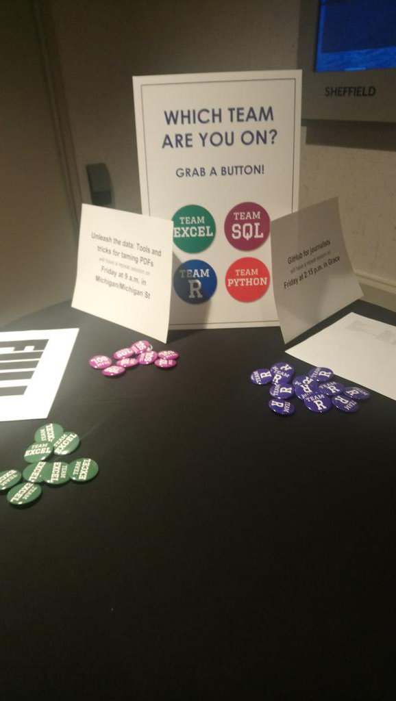 KarrieKehoe's tweet image. Looks like python is winning! #NICAR18 #teampython