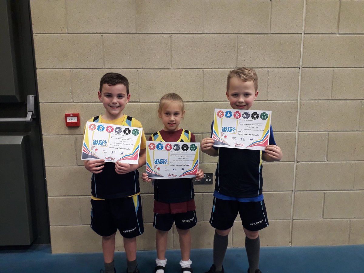 WyreandFyldeSGO's tweet photo. Congrats to @HeyhousesSchool team 1, Fylde Year3/4 3v3 basketball winners! They won the final in extra time V an excellent @AnsdellSch many thanks to @AKSSport for use of their excellent facilities and @MarkRBasketball for all his support! @YourSchoolGames https://t.co/vglUqhqJC3