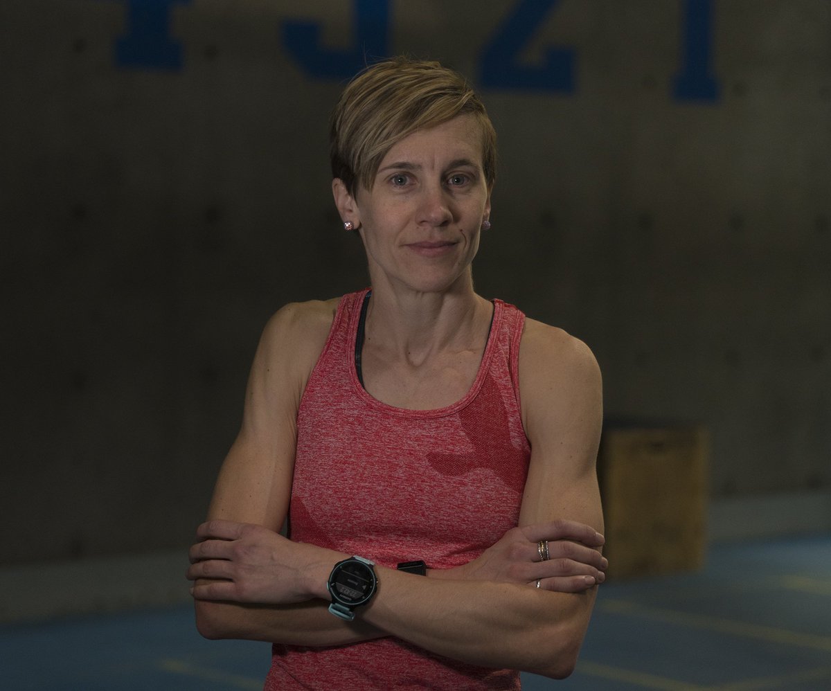 CanadianRunning's tweet photo. VIDEO: Sasha Gollishβs pre-2018 U Sports Championships workout: https://t.co/ph9bjvl4os @SGollishRuns @Varsity_Blues https://t.co/ZLJ3FwFwp4